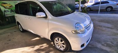 Toyota Sienta thumbnail 1