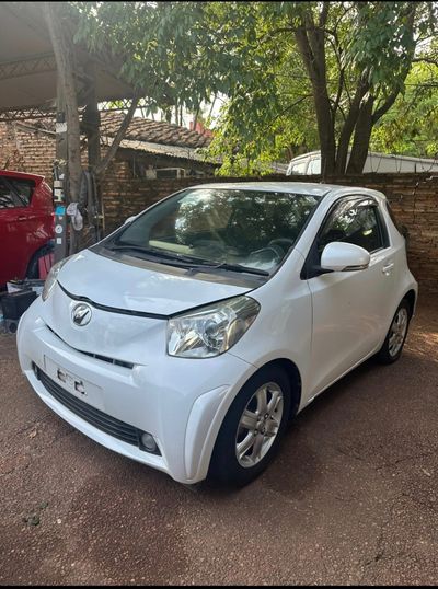 Toyota iQ thumbnail 1