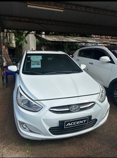 Hyundai Accent thumbnail 1
