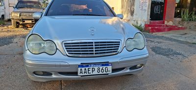 Mercedes-Benz C-Klasse thumbnail 1