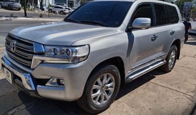 Toyota Land Cruiser thumbnail 1