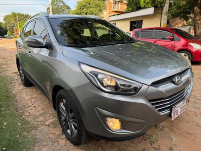 Hyundai Tucson thumbnail 1