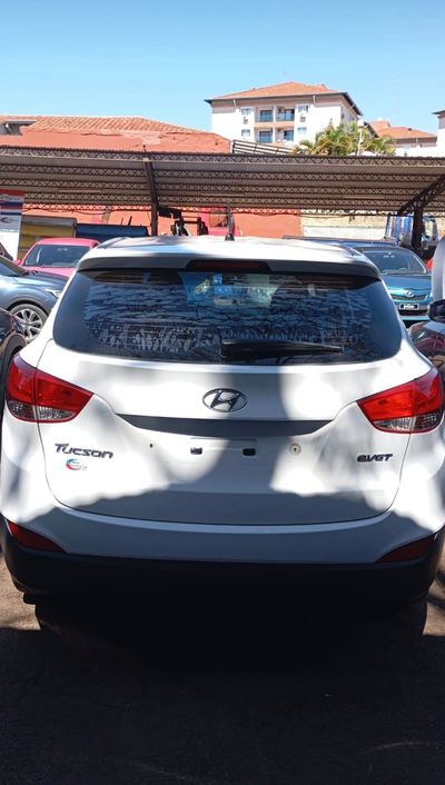 Hyundai Tucson thumbnail 1