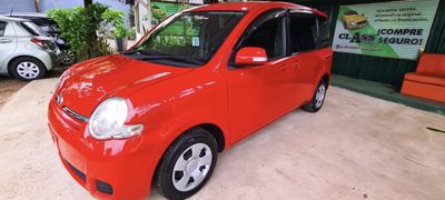 Toyota Sienta 2012