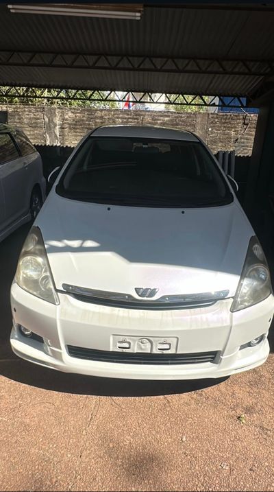 Toyota Wish thumbnail 1