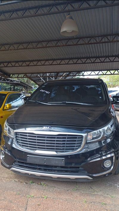 Kia Carnival thumbnail 1