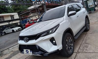 Toyota Fortuner thumbnail 1