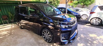 Toyota Voxy 2014