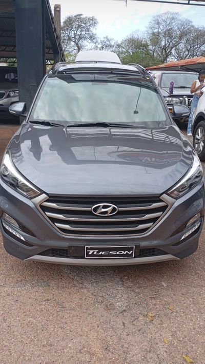 Hyundai Tucson thumbnail 1