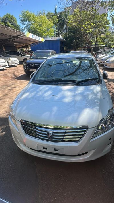 Toyota Premio thumbnail 1
