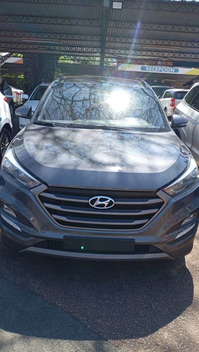 Hyundai Tucson thumbnail 1