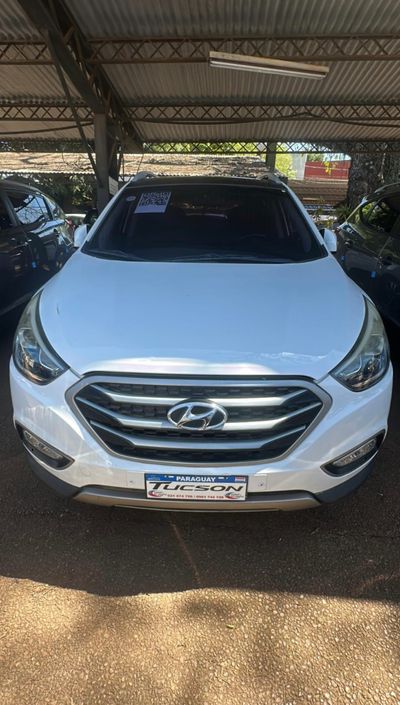 Hyundai Tucson thumbnail 1