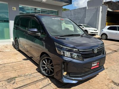 Toyota Voxy 2014