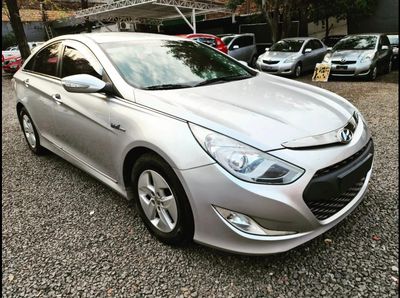 Hyundai Sonata thumbnail 1