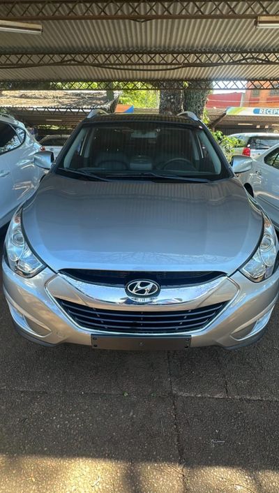 Hyundai Tucson thumbnail 1