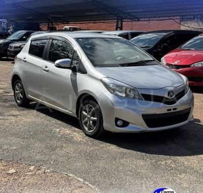 Toyota Vitz miniatura 2