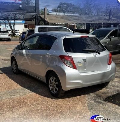 Toyota Vitz miniatura 5