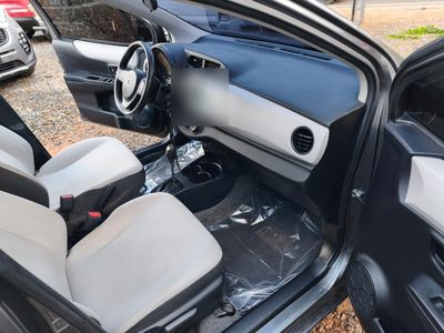 Toyota Vitz miniatura 6
