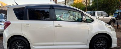 Toyota Ractis miniatura 4
