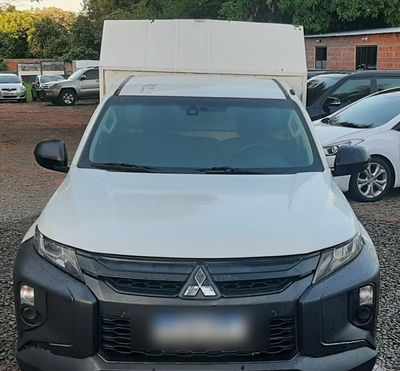 Mitsubishi L200 Triton Sport GL thumbnail 1