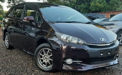Toyota Wish thumbnail 1