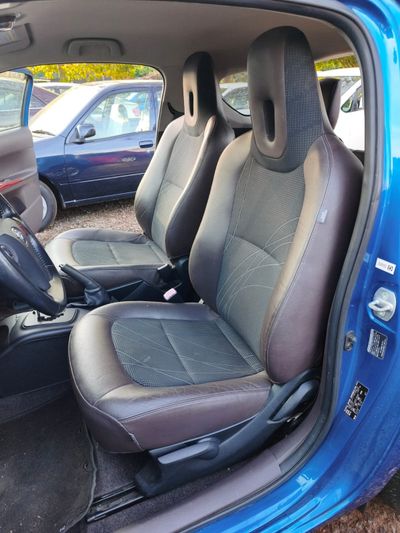 Toyota iQ miniatura 10