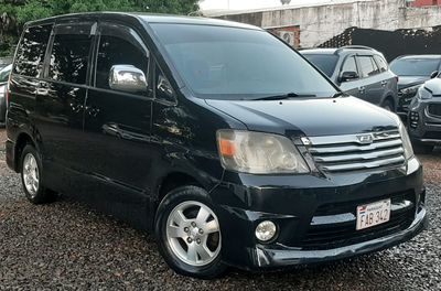 Toyota Noah thumbnail 1