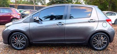 Toyota Vitz miniatura 4