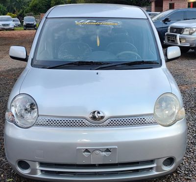 Toyota Sienta thumbnail 1