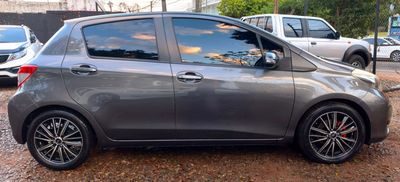 Toyota Vitz miniatura 3