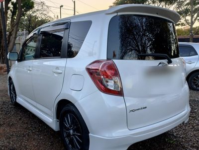Toyota Ractis miniatura 6