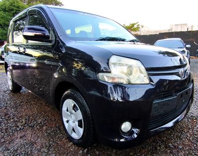 Toyota Sienta 2011