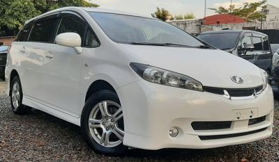 Toyota Wish thumbnail 1