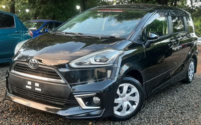 Toyota Sienta 2016