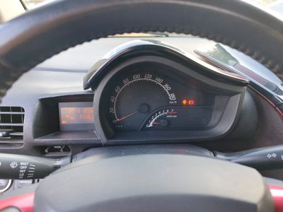 Toyota iQ miniatura 4