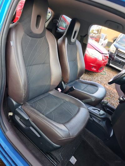 Toyota iQ miniatura 13