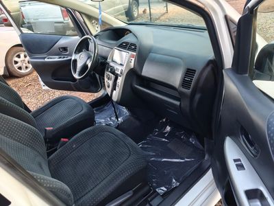Toyota Vitz miniatura 2
