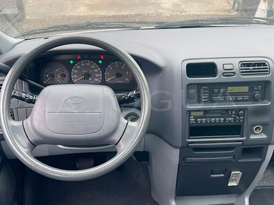 Toyota Granvia miniatura 14