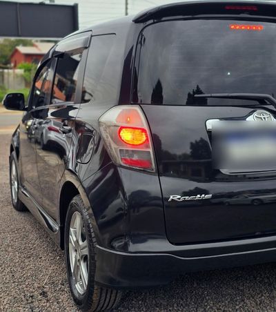 Toyota Ractis miniatura 3