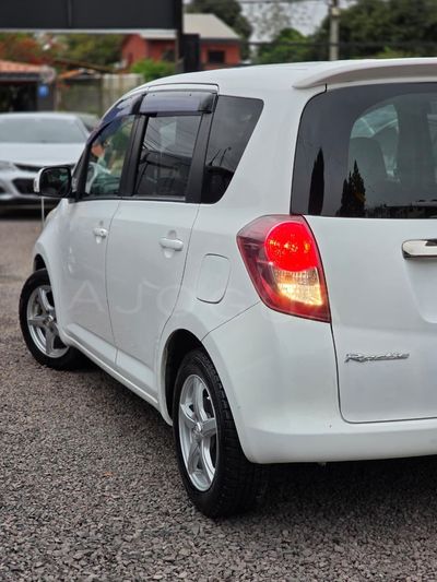 Toyota Ractis miniatura 7