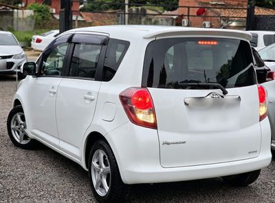 Toyota Ractis miniatura 4
