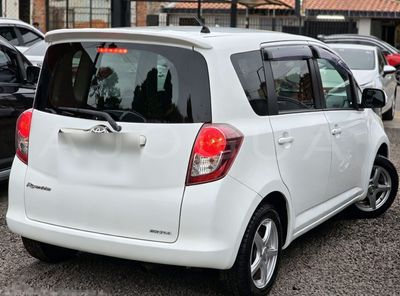 Toyota Ractis miniatura 5