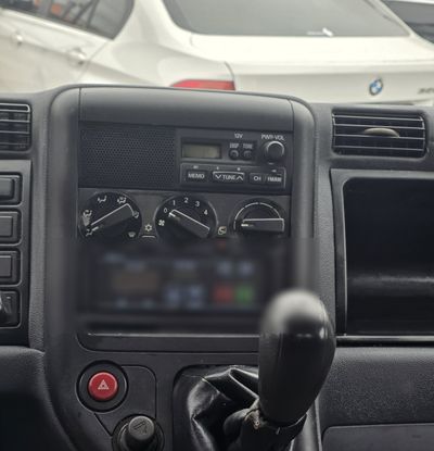 Mitsubishi Canter Fuso miniatura 7