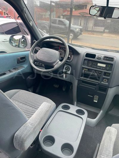 Toyota Granvia miniatura 10