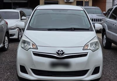 Toyota Ractis miniatura 2
