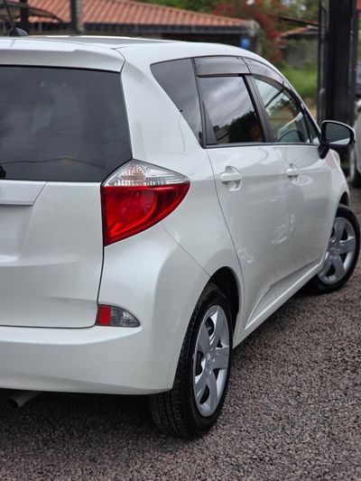 Toyota Ractis miniatura 10