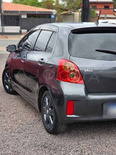 Toyota Vitz miniatura 10