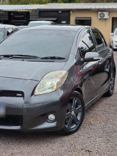Toyota Vitz miniatura 13