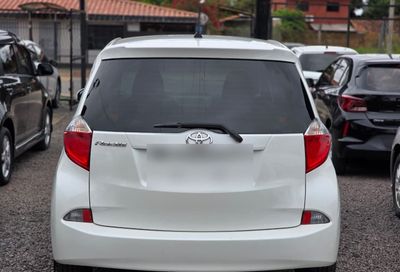 Toyota Ractis miniatura 4