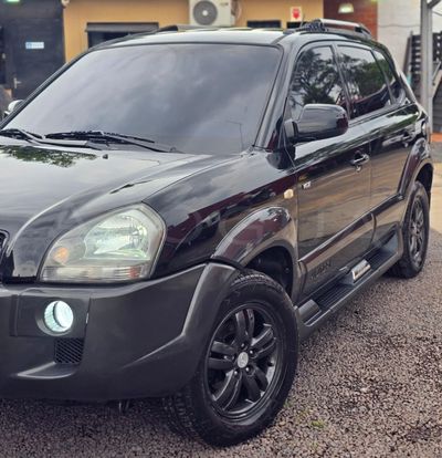 Hyundai Tucson thumbnail 1